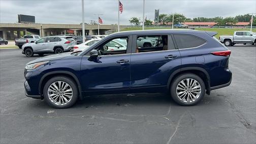 2022 Toyota Highlander Platinum