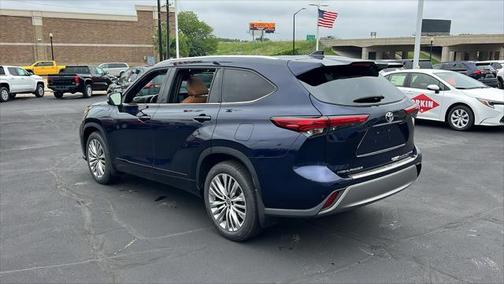 2022 Toyota Highlander Platinum