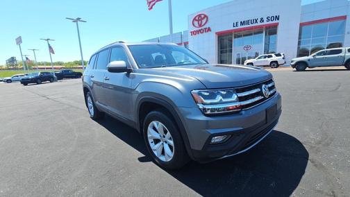 Platinum Gray Metallic 2019 Volkswagen Atlas 3.6L SE