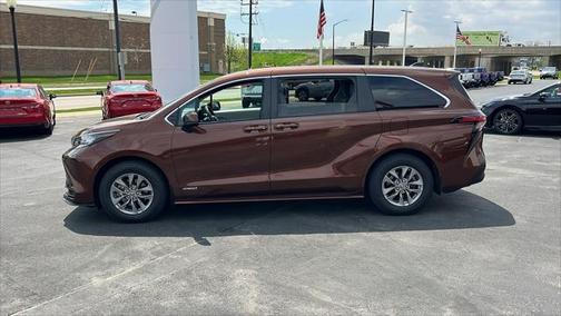 2021 Toyota Sienna LE