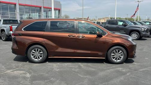 2021 Toyota Sienna LE