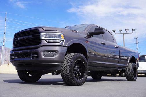 2022 RAM 3500 Laramie Crew Cab 4x4 8' Box