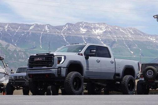 2024 GMC Sierra 2500 AT4