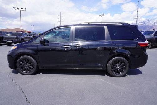 Midnight Black Metallic 2016 Toyota Sienna XLE
