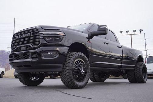 2025 RAM 3500 Laramie Crew Cab 4x4 8' Box