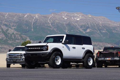 Oxford White 2026 Ford Bronco Outer Banks