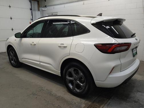 Star White Metallic Tri-Coat 2024 Ford Escape ST-Line Select