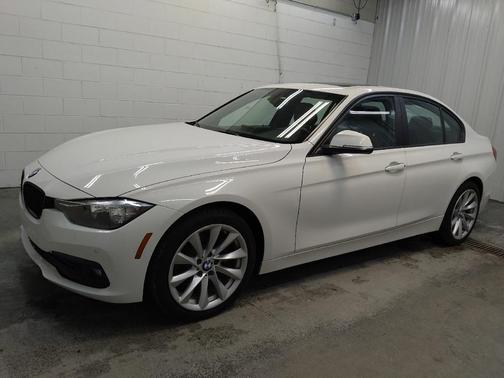 White 2016 BMW 320 i
