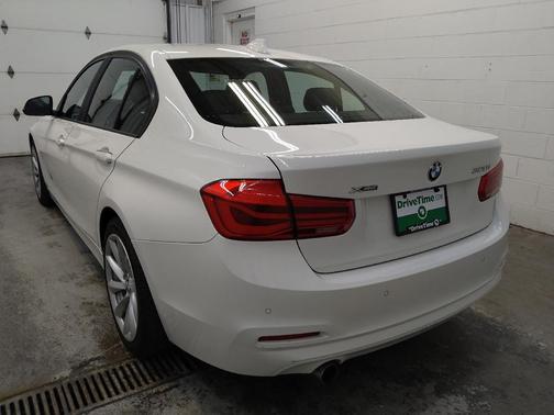 White 2016 BMW 320 i