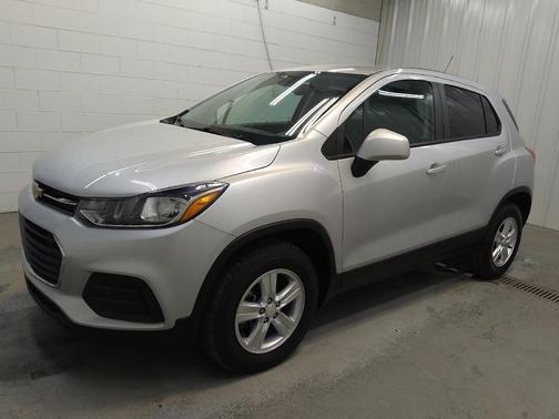 Silver Ice Metallic 2022 Chevrolet Trax LS