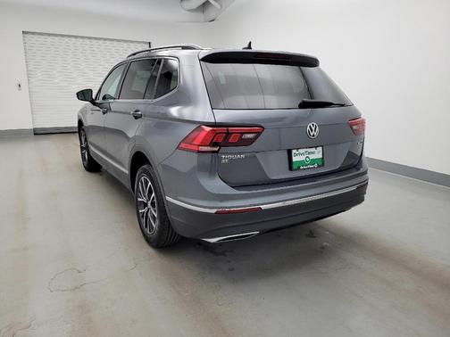 Deep Black Pearl 2020 Volkswagen Tiguan 2.0T SE