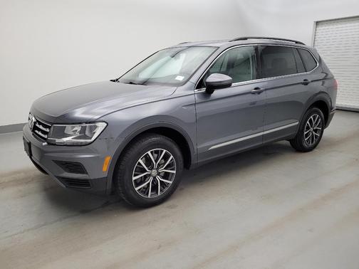Deep Black Pearl 2020 Volkswagen Tiguan 2.0T SE