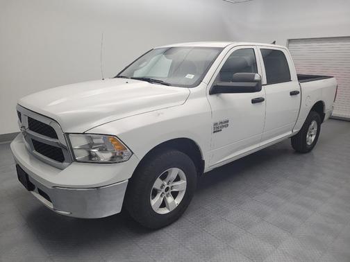 Bright White Clearcoat 2023 RAM 1500 Classic SLT