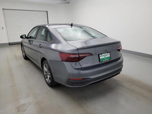 Gray 2022 Volkswagen Jetta 1.5T SE