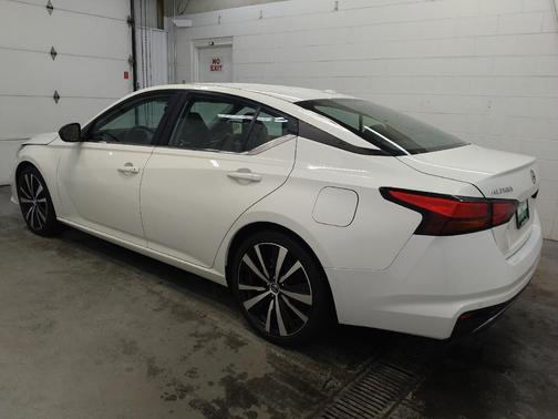 2022 Nissan Altima SR FWD