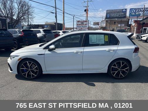 Pure White 2024 Volkswagen Golf R 2.0T DSG