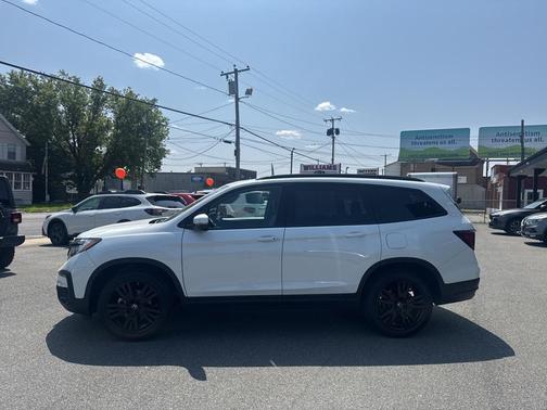 2022 Honda Pilot AWD Black Edition