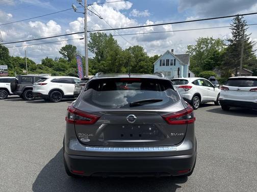 2022 Nissan Rogue Sport SV