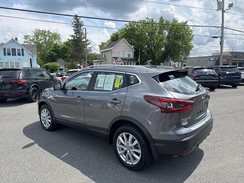 2022 Nissan Rogue Sport SV