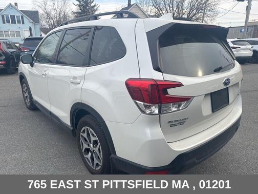 Crystal White Pearl 2023 Subaru Forester Premium
