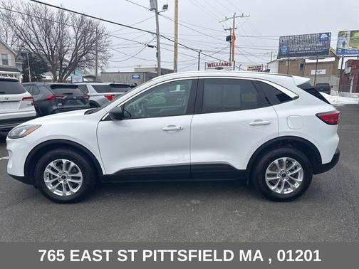 Oxford White 2022 Ford Escape SE