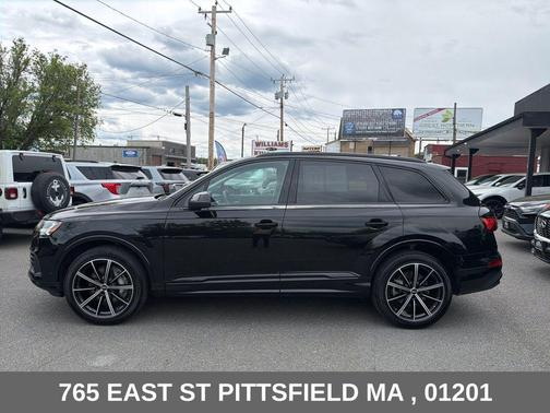 Mythos Black Metallic 2023 Audi Q7 55 Premium Plus