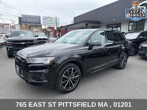 Mythos Black Metallic 2023 Audi Q7 55 Premium Plus