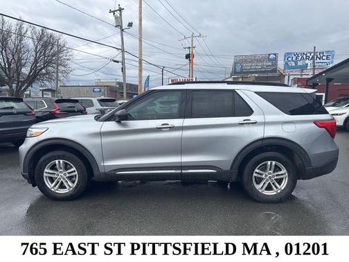 Iconic Silver Metallic 2022 Ford Explorer XLT