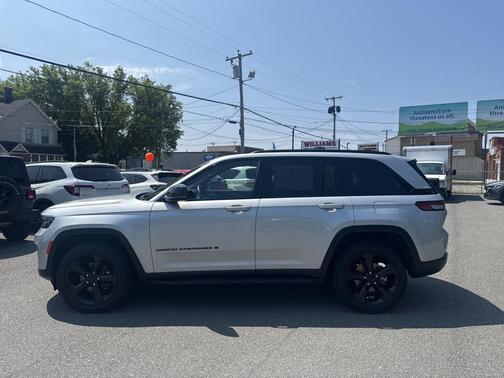 2022 Jeep Grand Cherokee Altitude