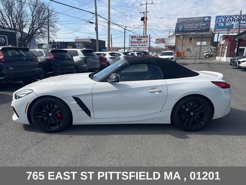Alpine White 2022 BMW Z4 M40i
