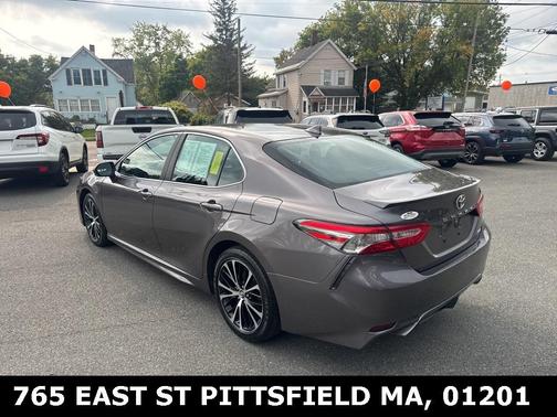 2019 Toyota Camry SE