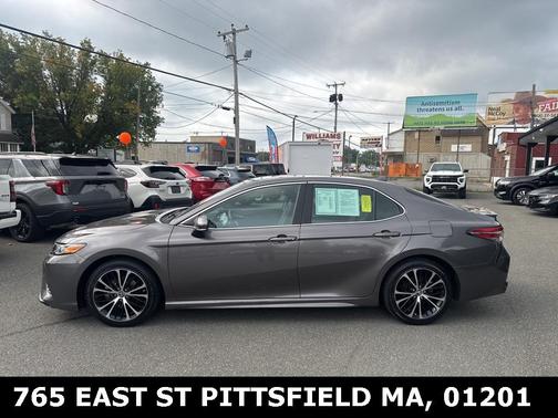 2019 Toyota Camry SE