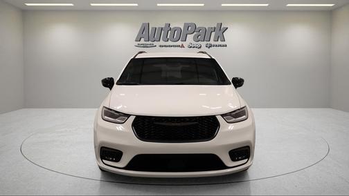 Bright White Clearcoat 2026 Chrysler Pacifica Select