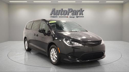 Brilliant Black Crystal Pearlcoat 2019 Chrysler Pacifica Touring Plus