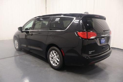 2025 Chrysler Voyager LX
