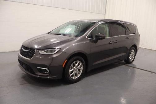 2023 Chrysler Pacifica Touring-L