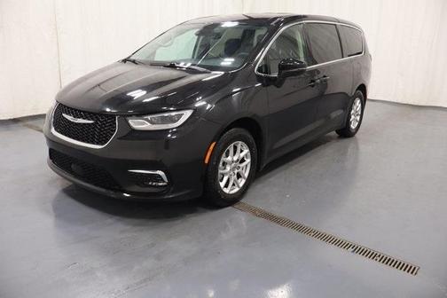 2023 Chrysler Pacifica Touring-L