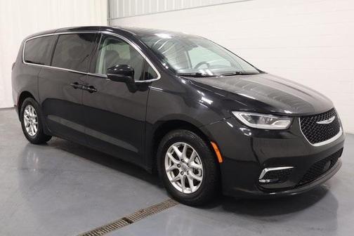 2023 Chrysler Pacifica Touring-L
