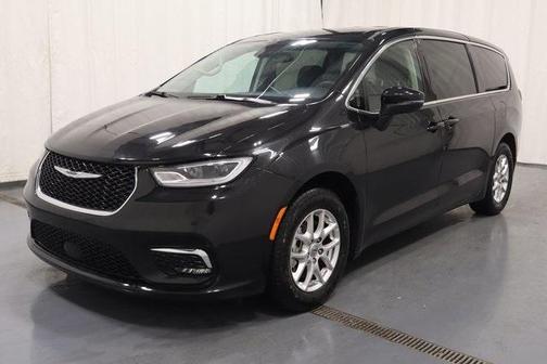 2023 Chrysler Pacifica Touring-L