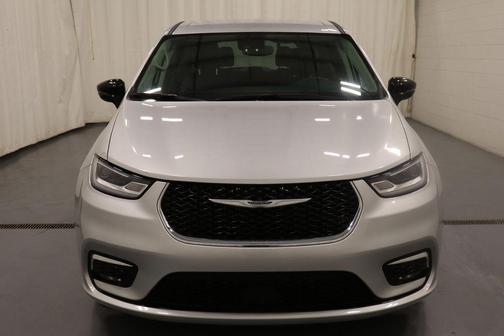 Silver Mist Clearcoat 2024 Chrysler Pacifica Touring-L