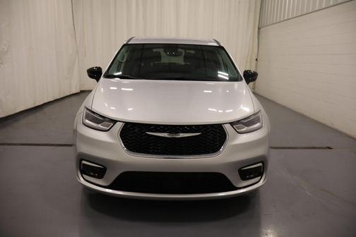 Silver Mist Clearcoat 2024 Chrysler Pacifica Touring-L