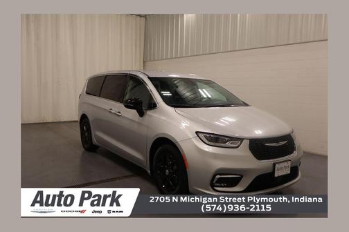 Silver Mist Clearcoat 2024 Chrysler Pacifica Touring-L