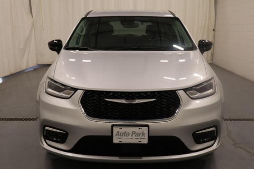 Silver Mist Clearcoat 2024 Chrysler Pacifica Touring-L