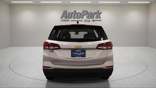 Silver Ice Metallic 2022 Chevrolet Equinox LS