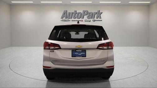 Silver Ice Metallic 2022 Chevrolet Equinox LS