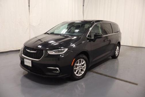 2023 Chrysler Pacifica Touring-L