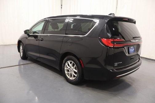 2023 Chrysler Pacifica Touring-L