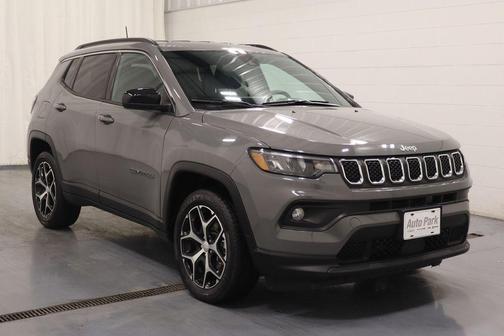Sting Gray Clearcoat 2024 Jeep Compass Latitude