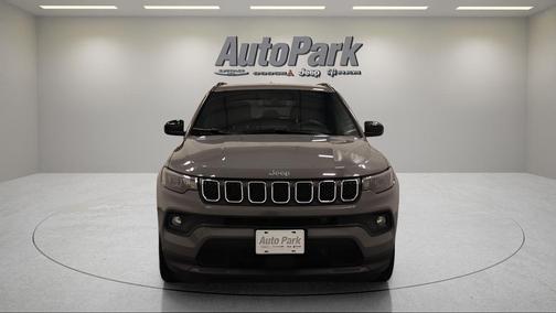 Sting Gray Clearcoat 2024 Jeep Compass Latitude