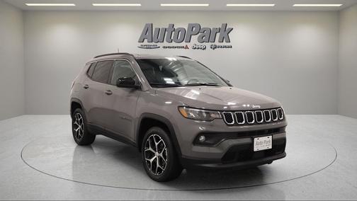Sting Gray Clearcoat 2024 Jeep Compass Latitude
